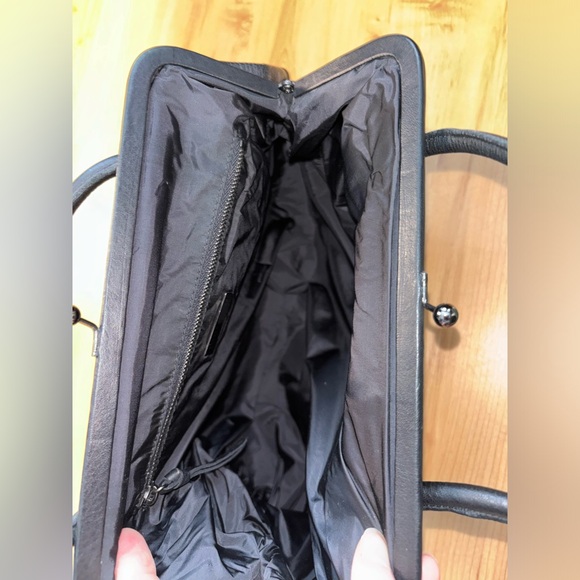 Vintage Leather Miu Miu Kisslock Bag - Picture 4 of 17